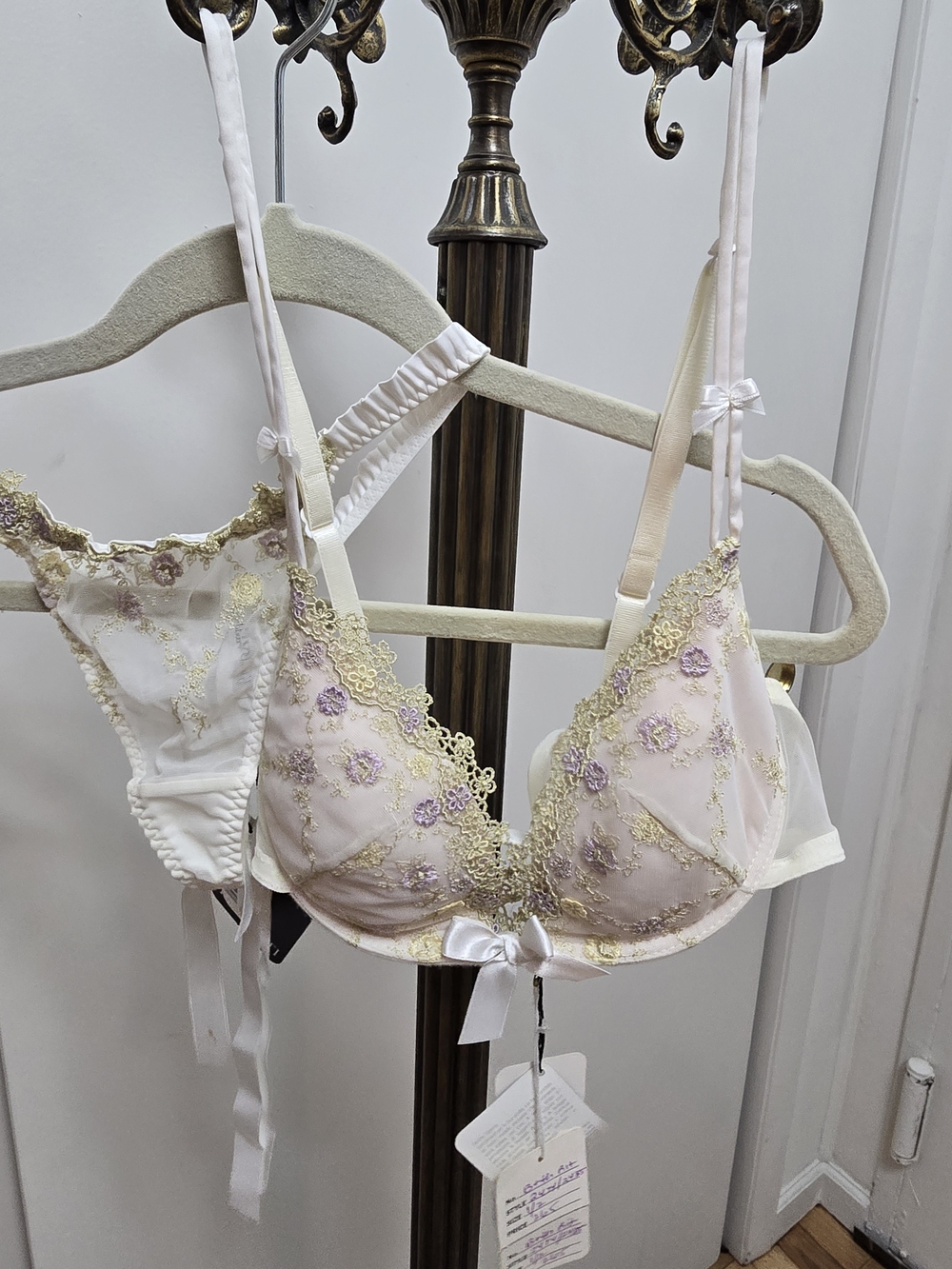 Delicate Embroidered Lace Push-Up Bra in Ivory with Lilac Accents